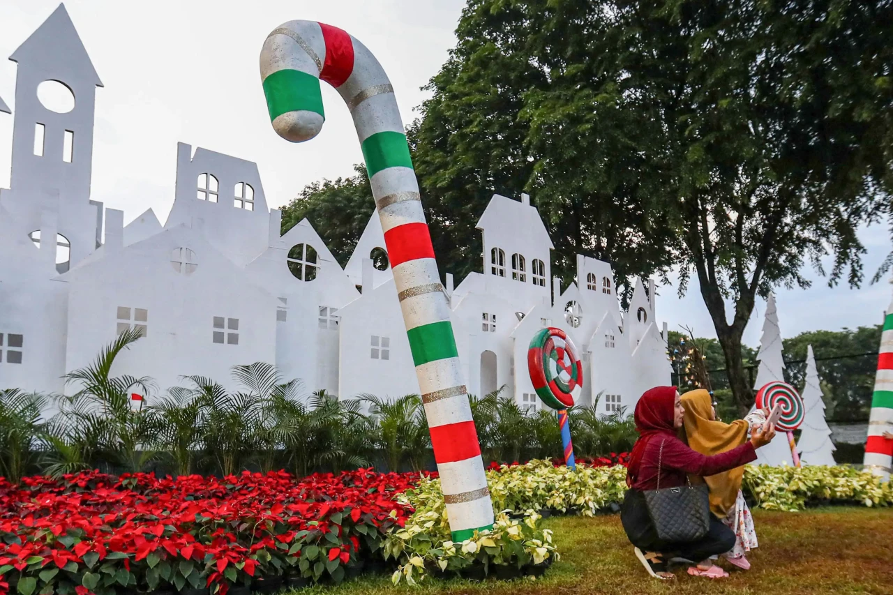 Dekorasi Natal Hiasi...