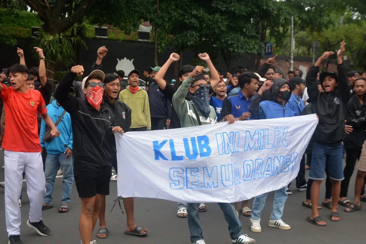 Ratusan Suporter PSIS...