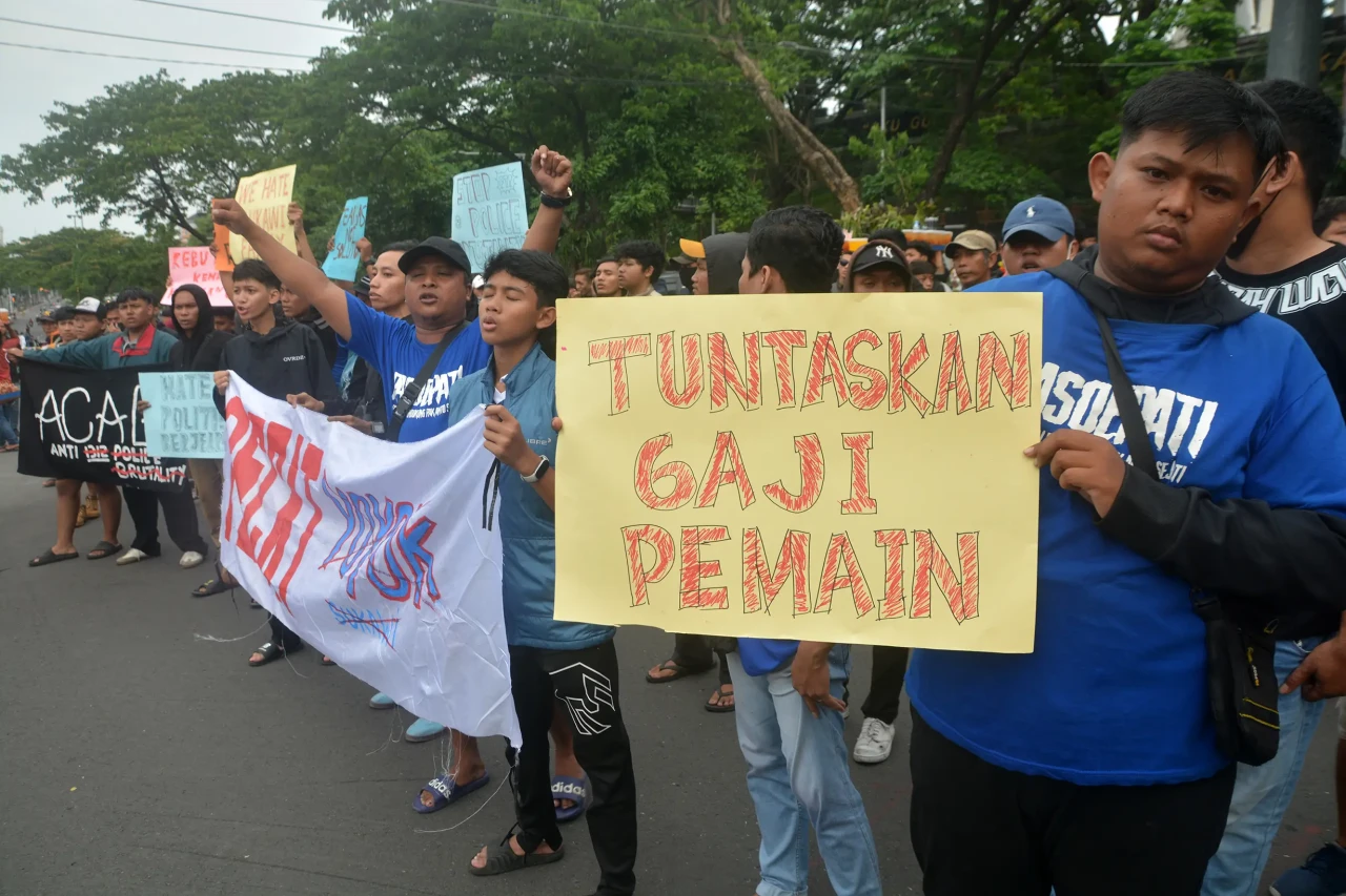 Ratusan Suporter PSIS...