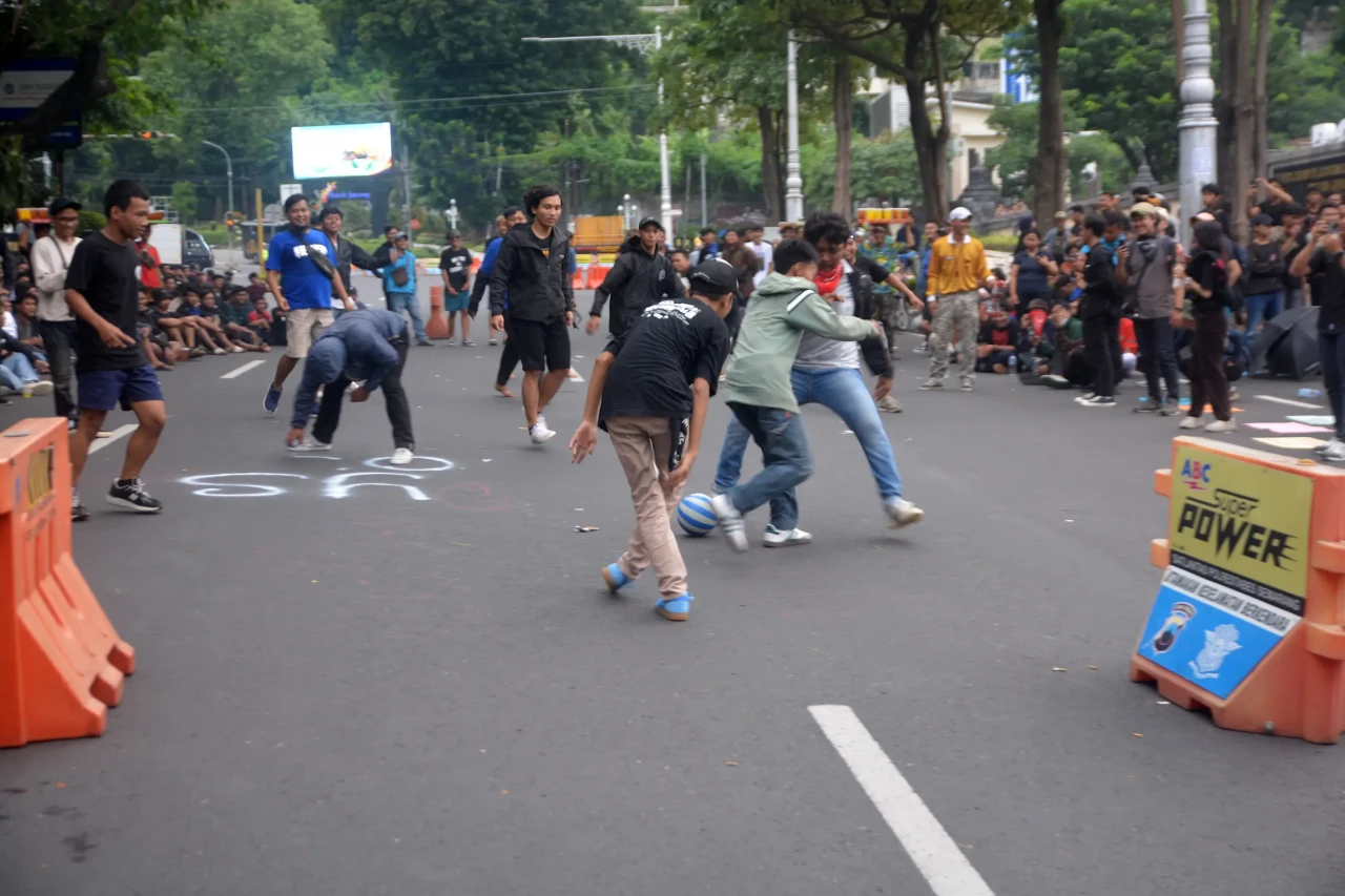 Ratusan Suporter PSIS...