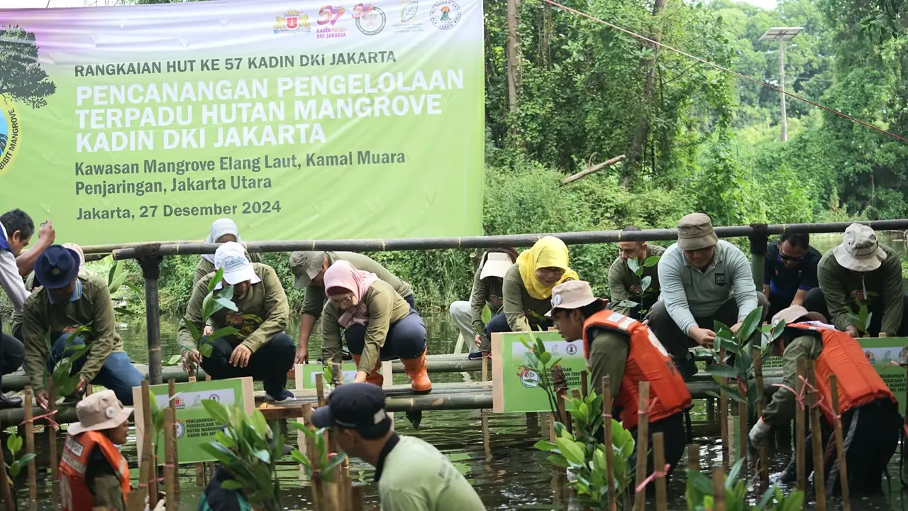 Jaga Lingkungan Pesisir...