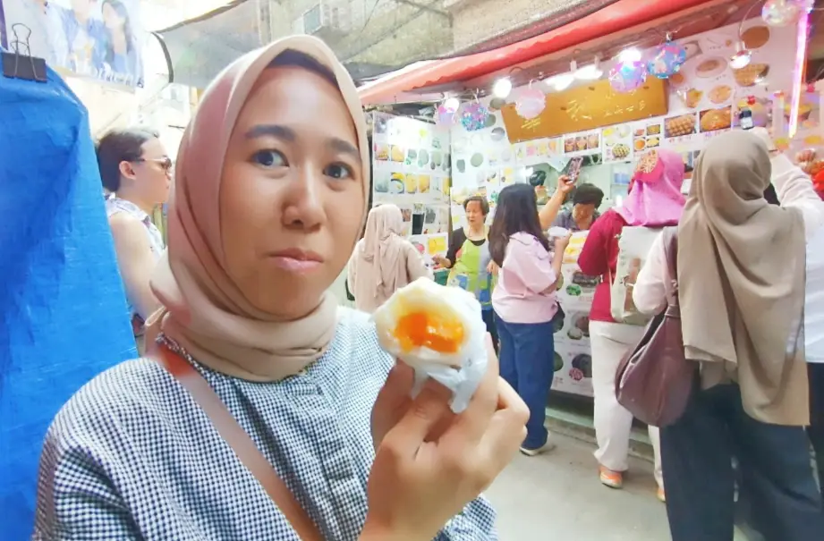 Bertualang ke Tai O,...