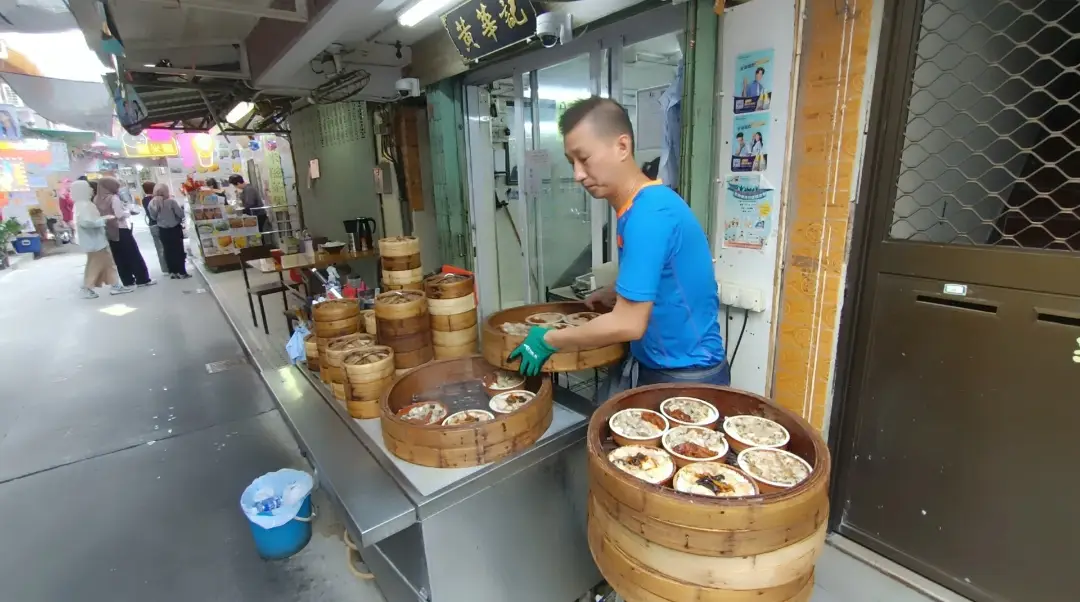 Bertualang ke Tai O,...