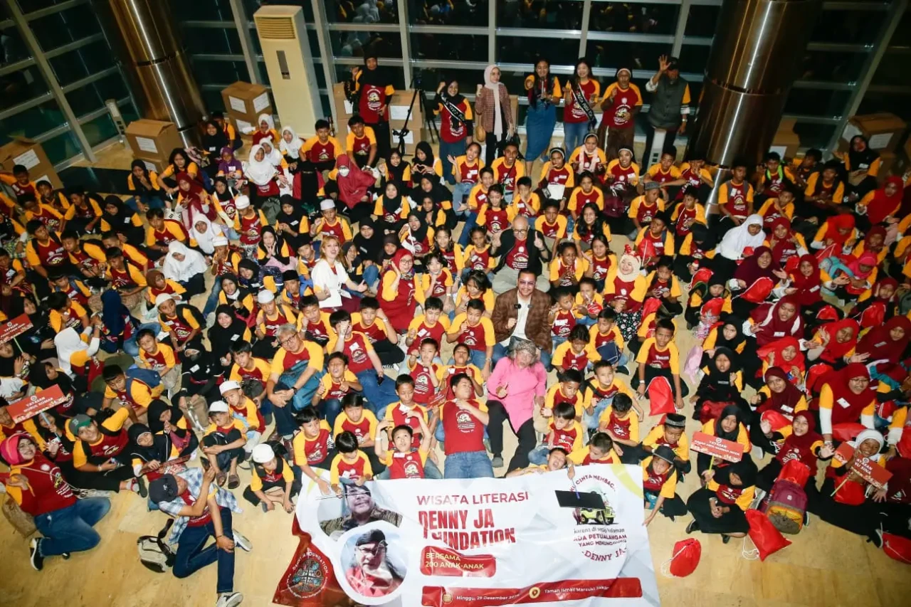 Denny JA Ajak 200 Anak...