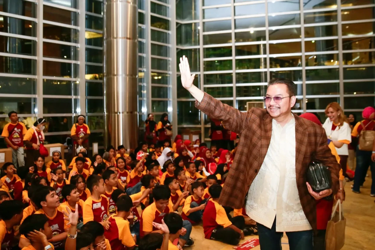 Denny JA Ajak 200 Anak...