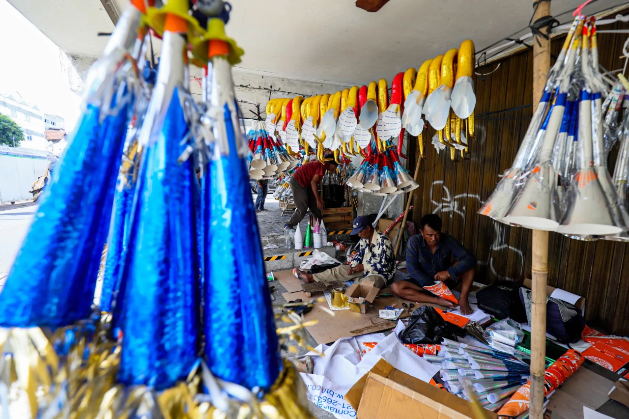 Geliat Penjual Terompet...