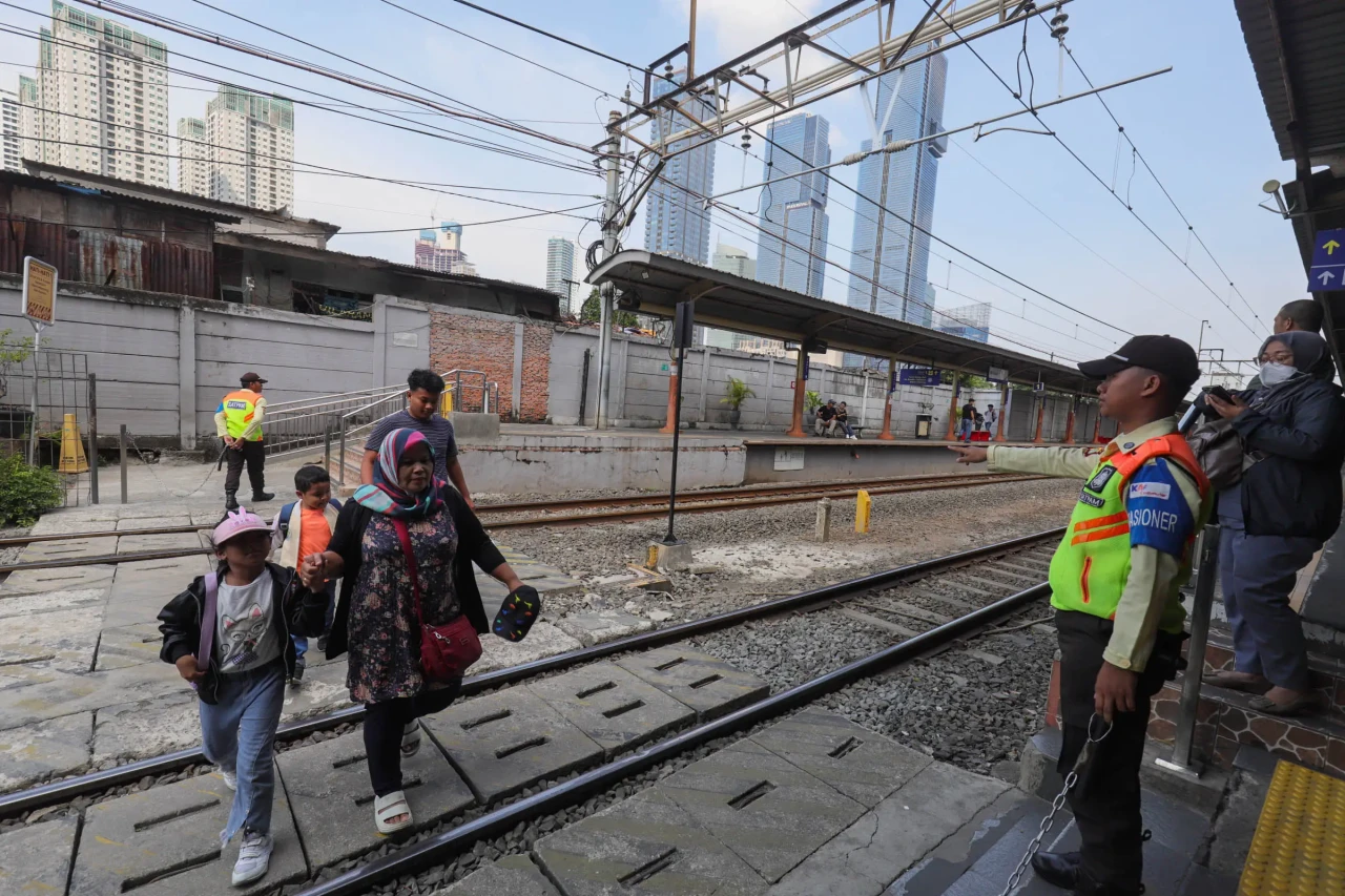 Stasiun Karet Akan Tutup...