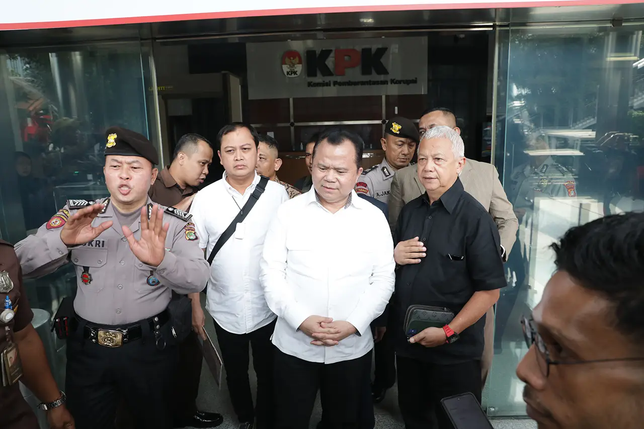 KPK Periksa Eks Dirjen...