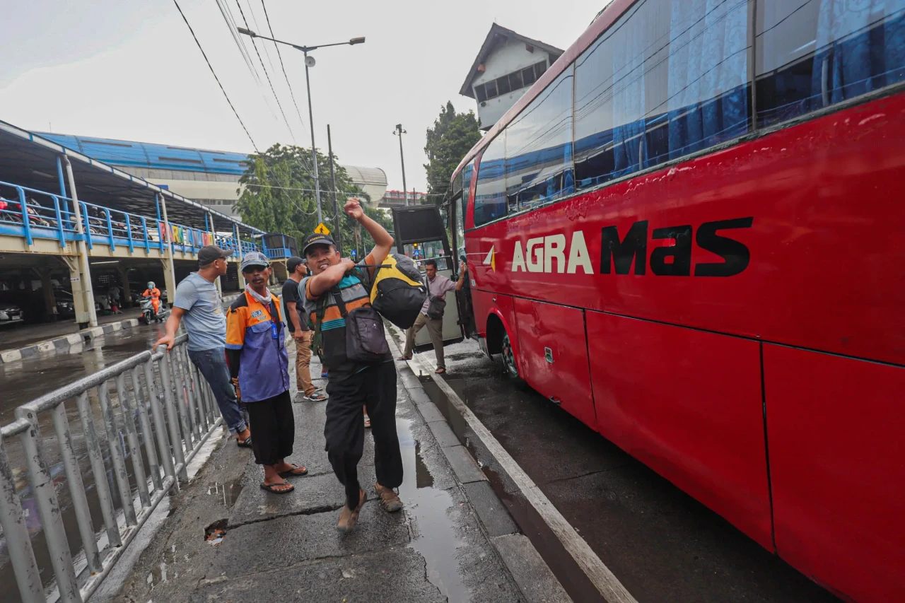 15.277 Pemudik Kembali...