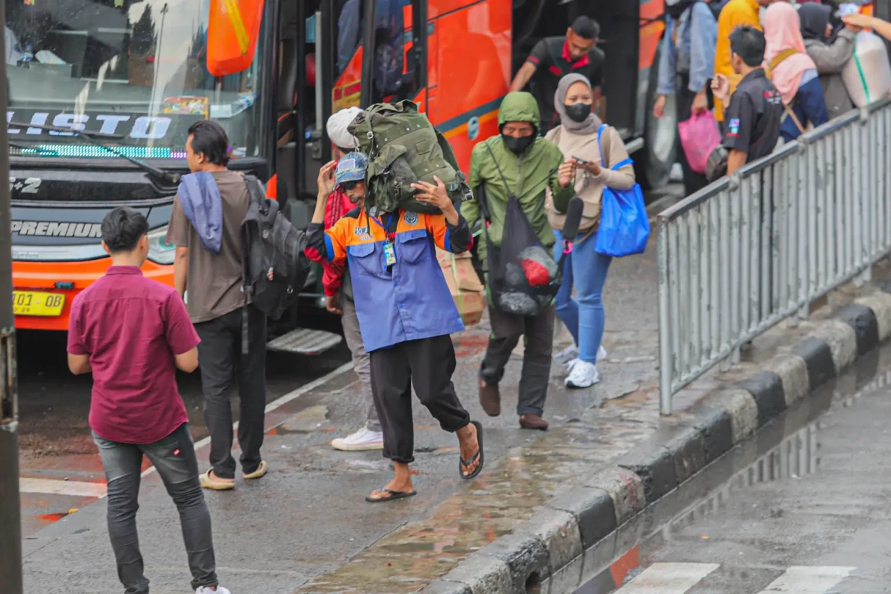 15.277 Pemudik Kembali...