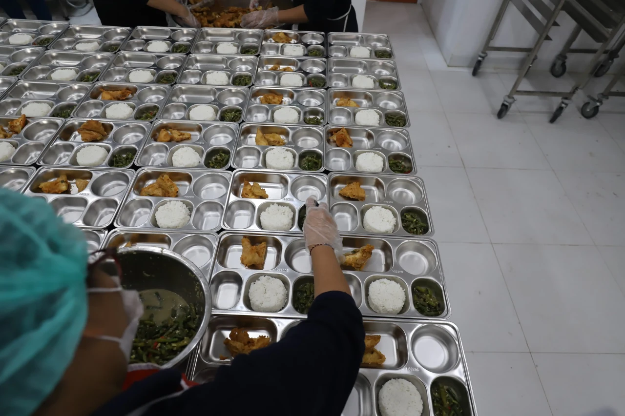 SPPG Palmerah Distribusikan...