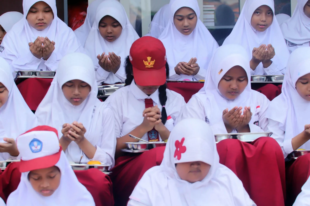 Momen Siswa Berdoa Sebelum...
