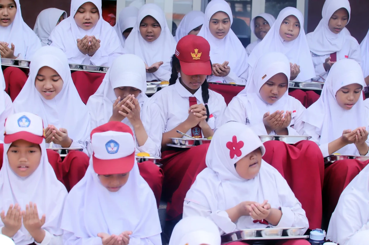 Momen Siswa Berdoa Sebelum...