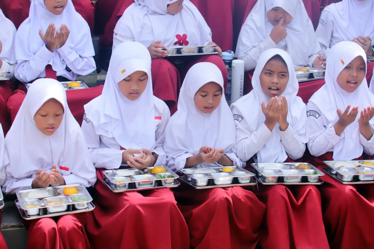 Momen Siswa Berdoa Sebelum...