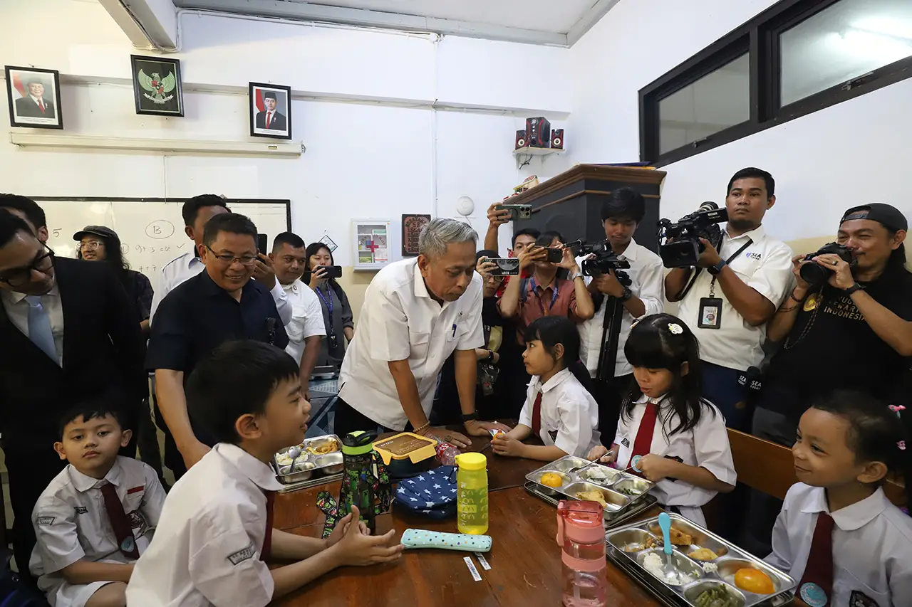 Wamensos Tinjau Makan...