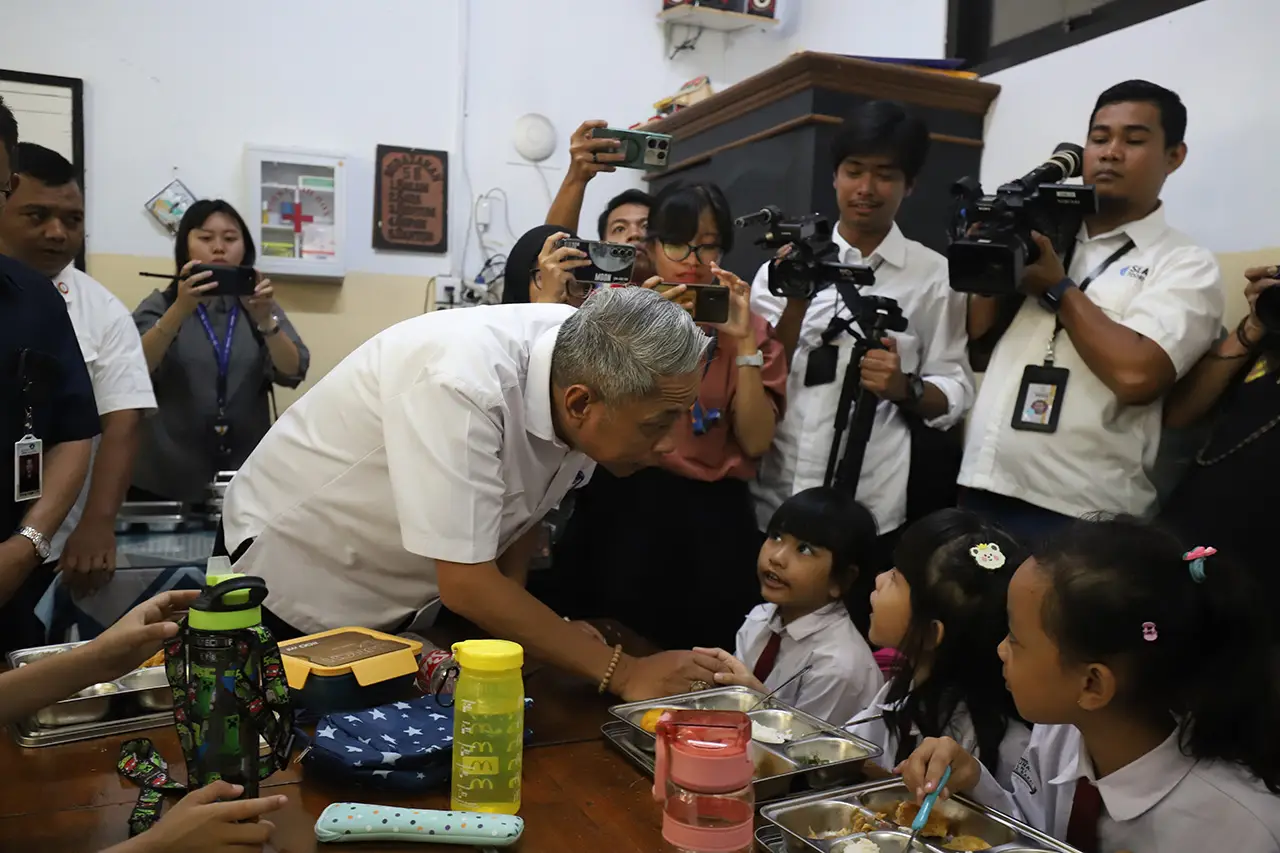 Wamensos Tinjau Makan...