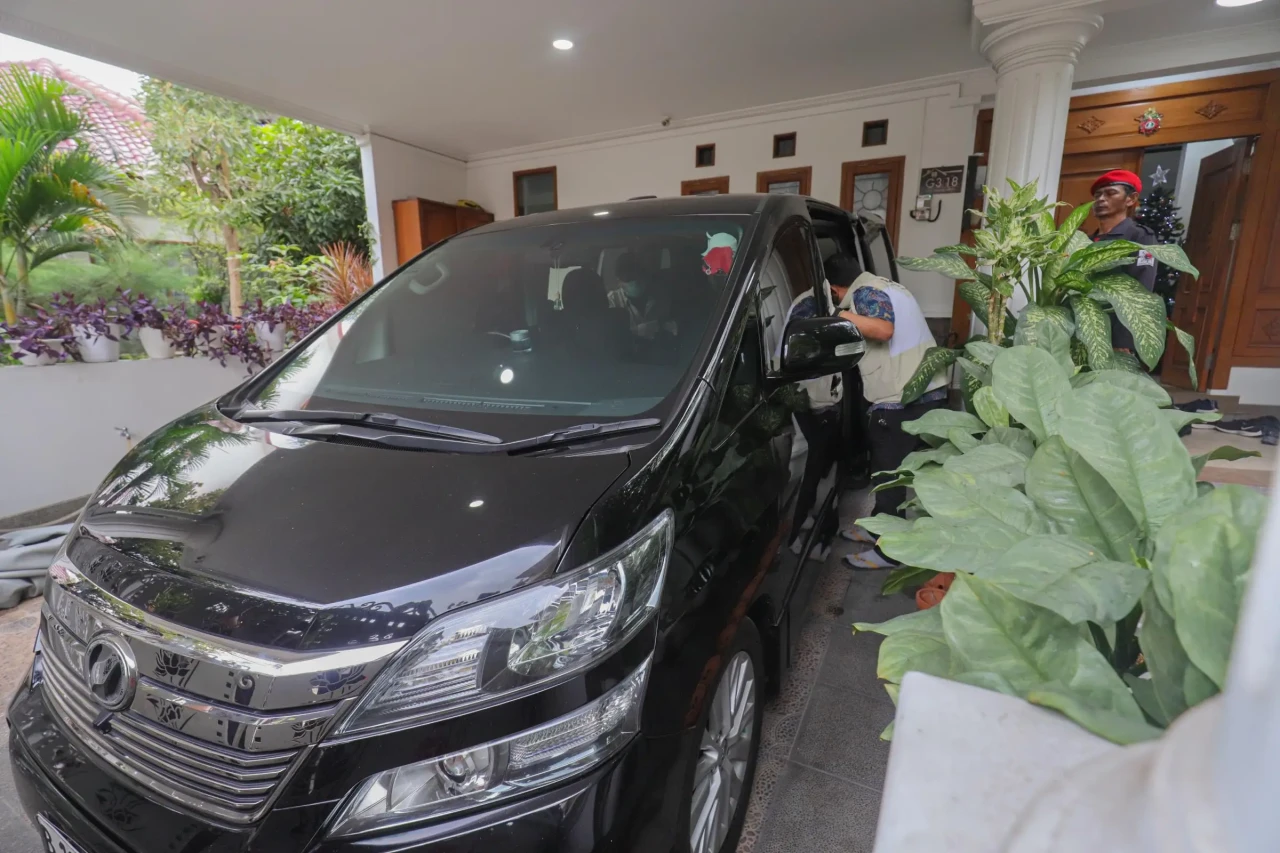 Mobil Toyota Vellfire...