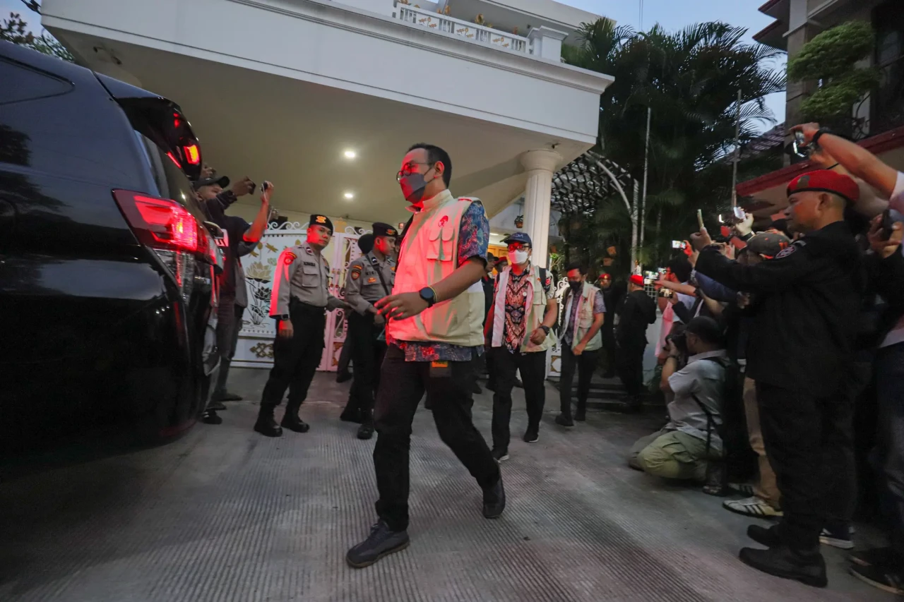 KPK Bawa Satu Koper...