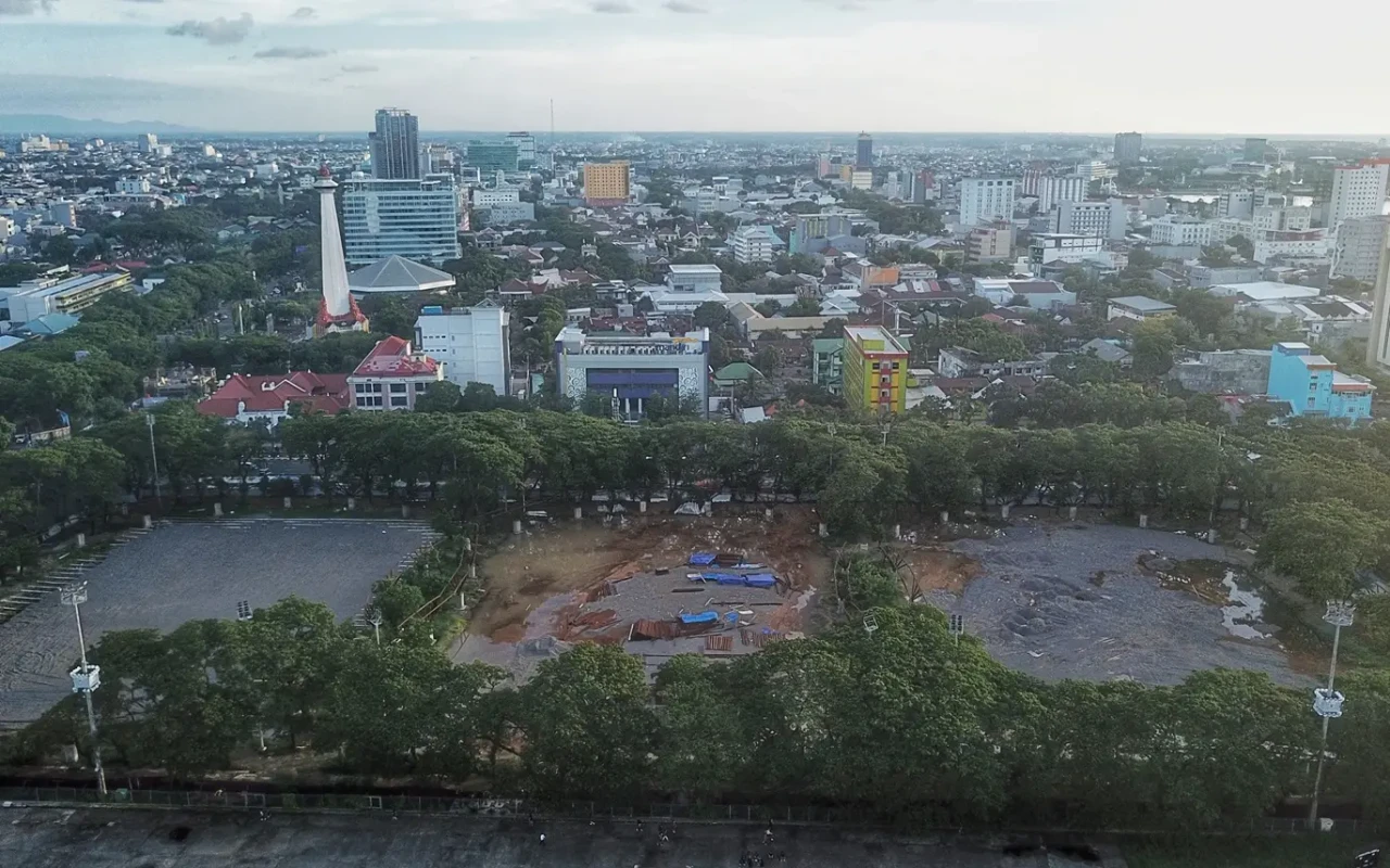 Revitalisasi Lapangan...