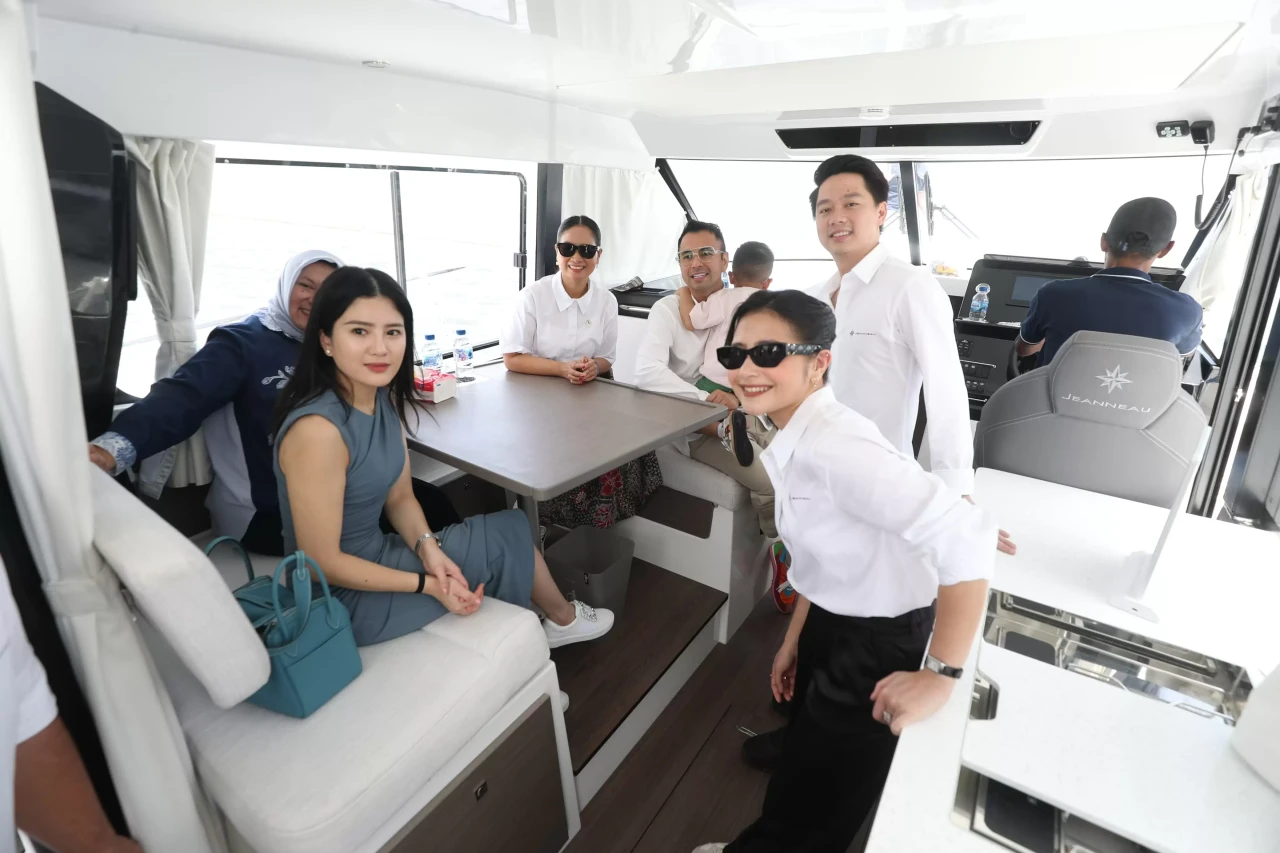 Salaya Yacht Resmi Diluncurkan:...
