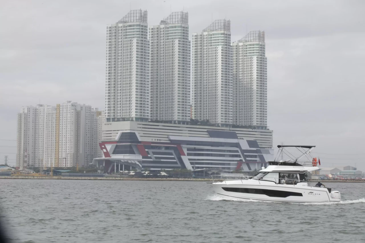 Salaya Yacht Resmi Diluncurkan:...