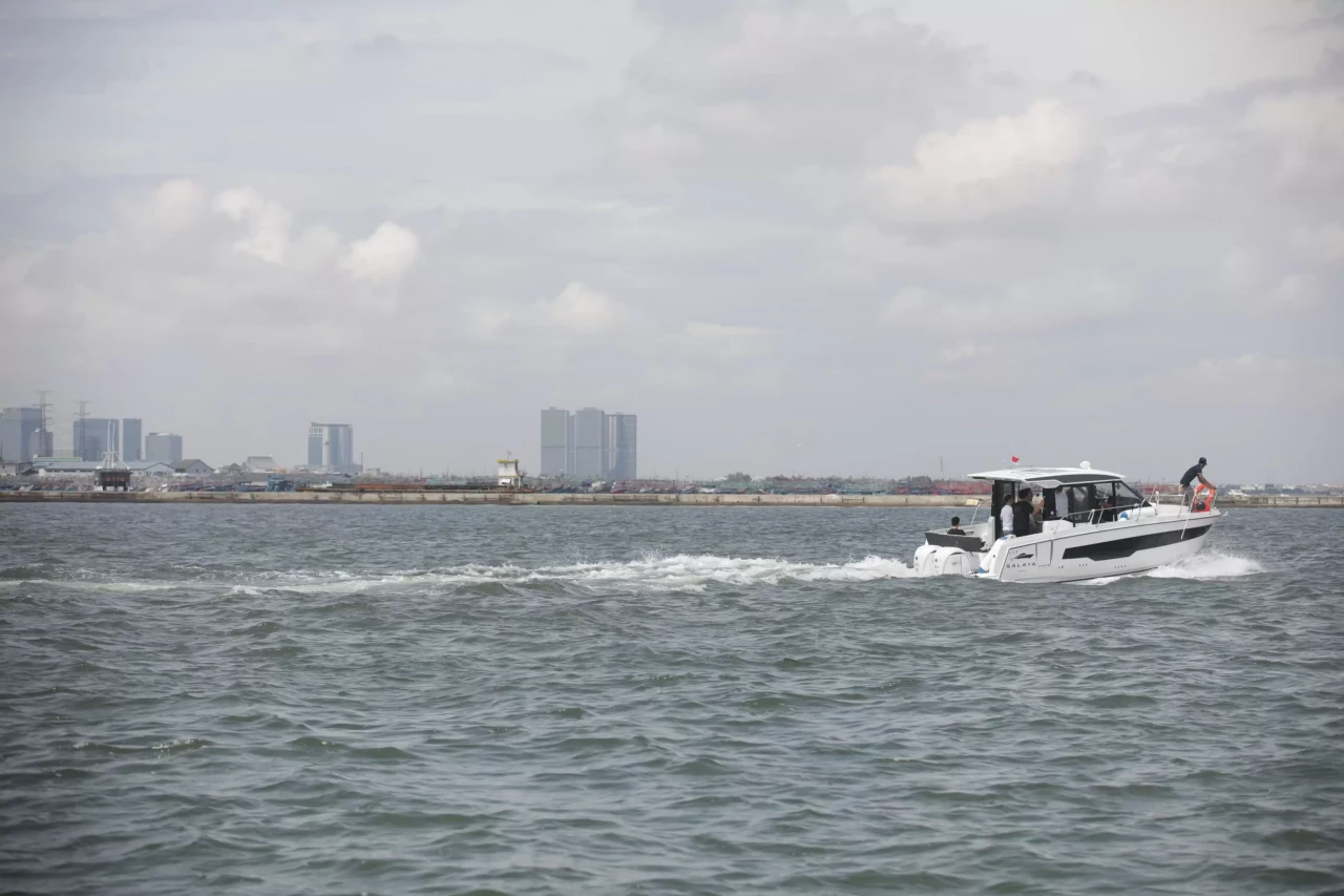 Salaya Yacht Resmi Diluncurkan:...