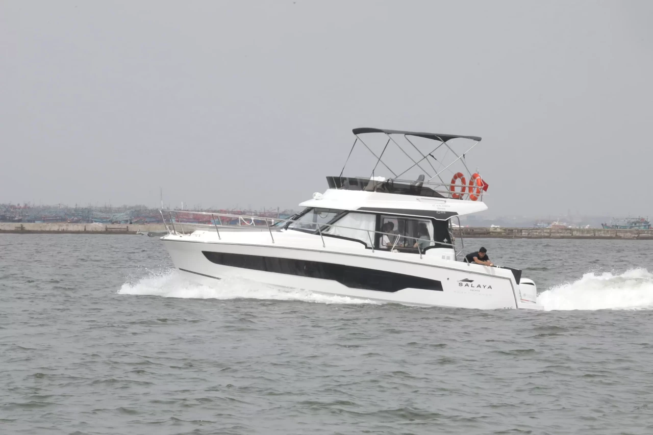 Salaya Yacht Resmi Diluncurkan:...