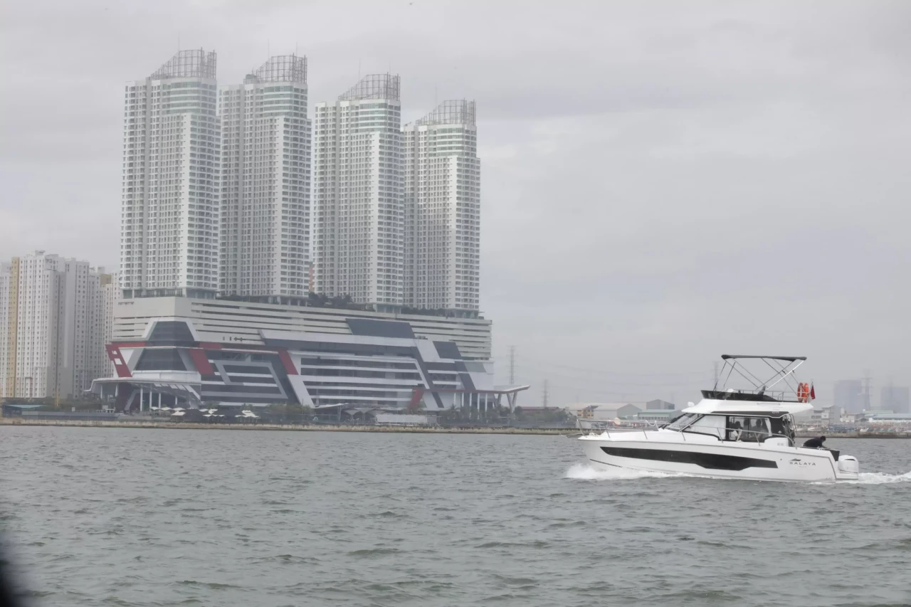 Salaya Yacht Resmi Diluncurkan:...