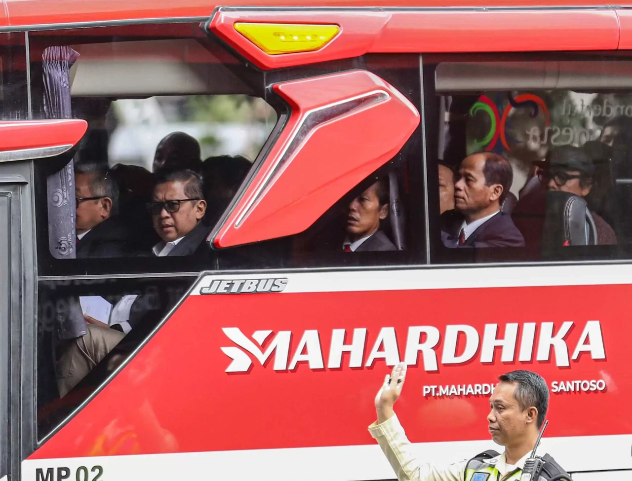 Hasto Kristiyanto Didampingi...
