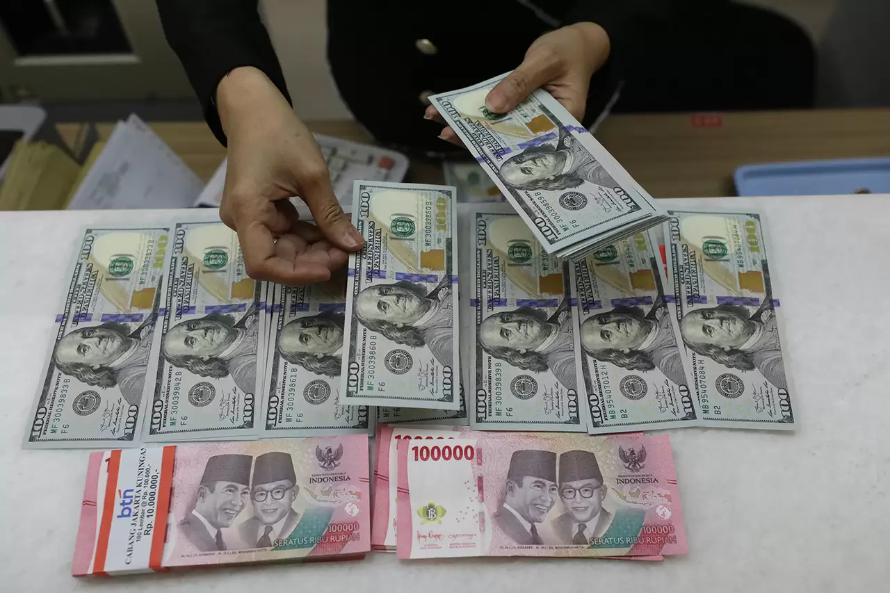 Rupiah Ditutup Menguat...