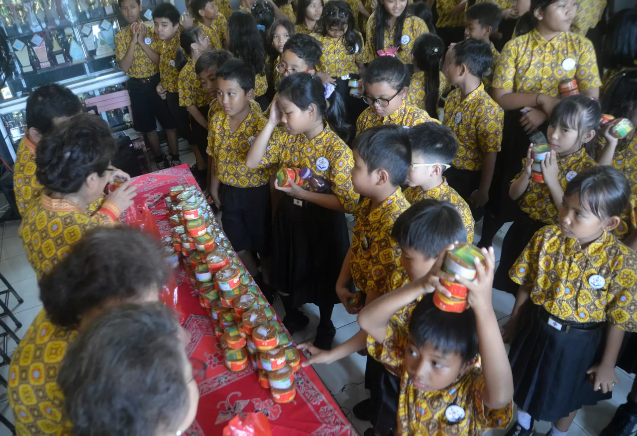 Tradisi Berbagi Kue...