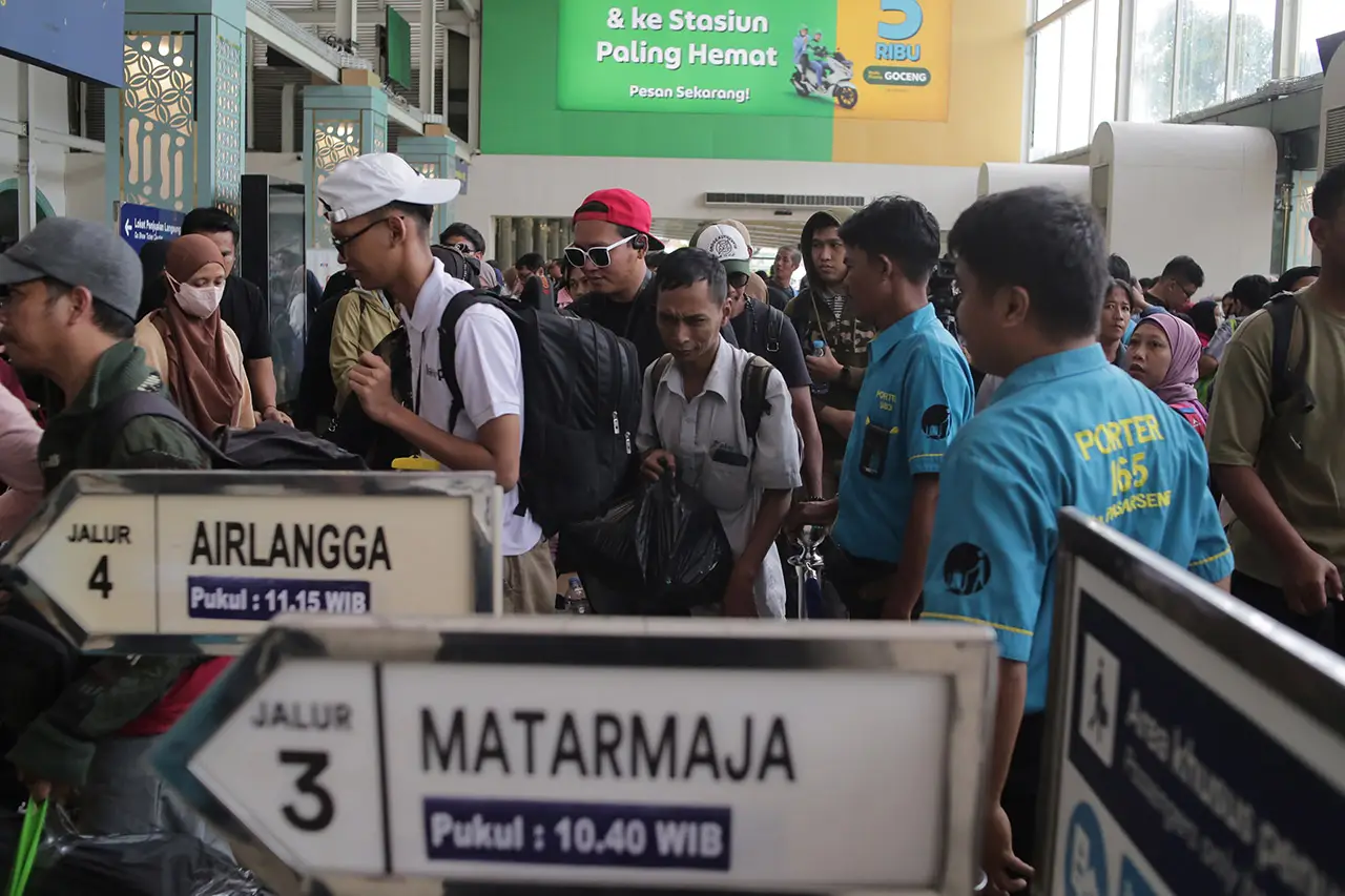 37 Ribu Penumpang Padati...