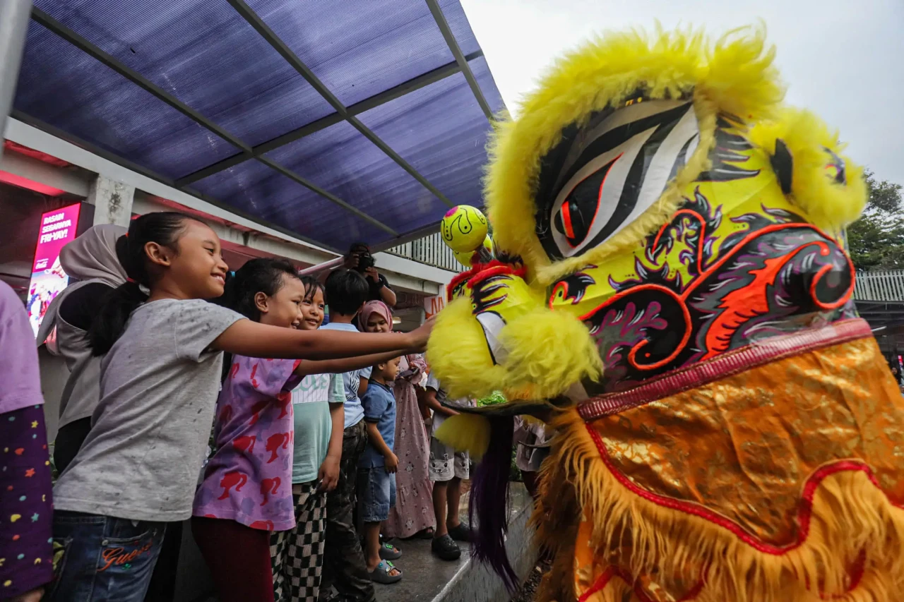 Hiburan Barongsai Sambut...