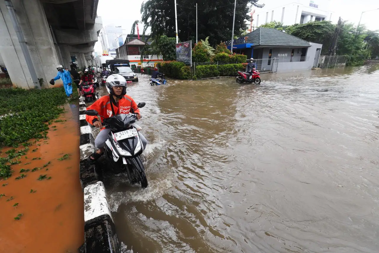 Banjir Kepung Jakarta,...