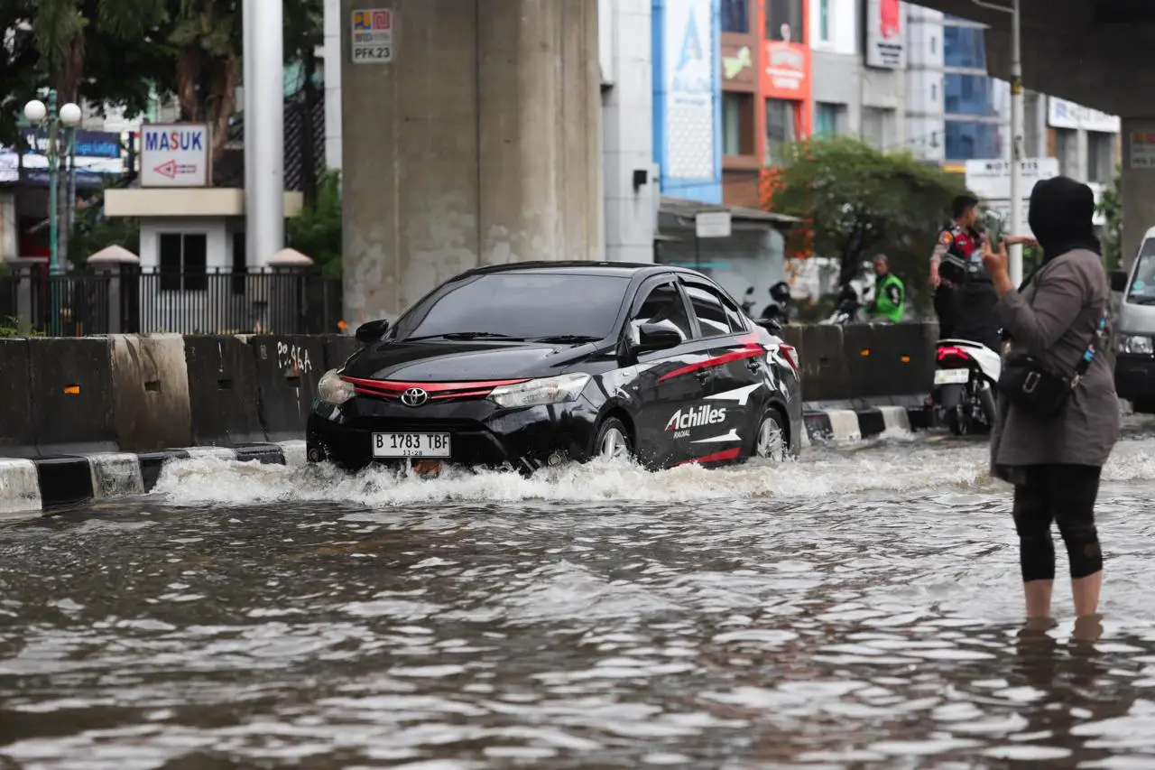 Banjir Kepung Jakarta,...