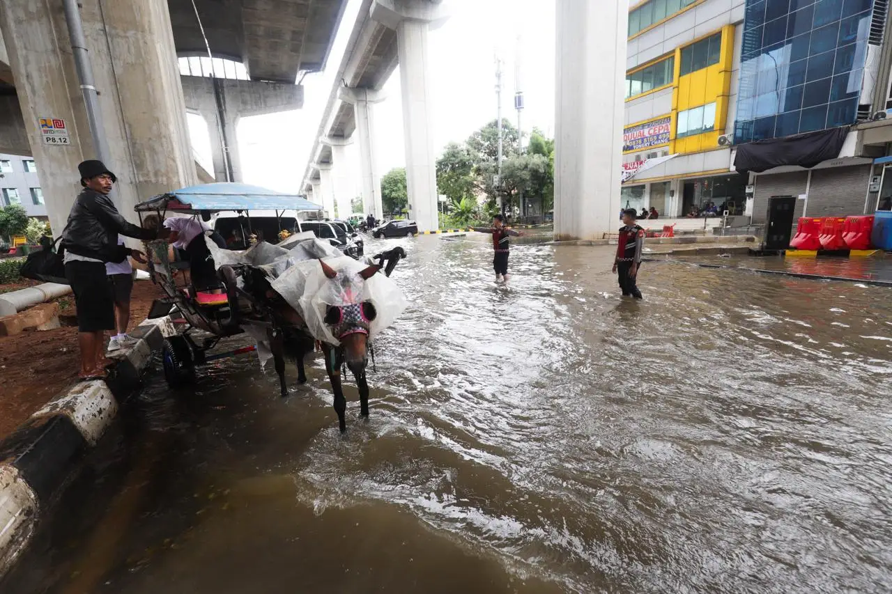 Banjir Kepung Jakarta,...