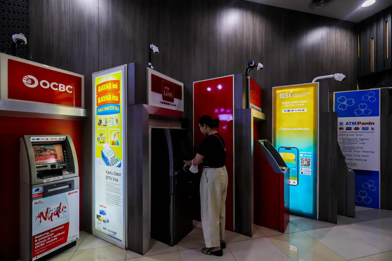 Mesin ATM Mulai Tergerus...