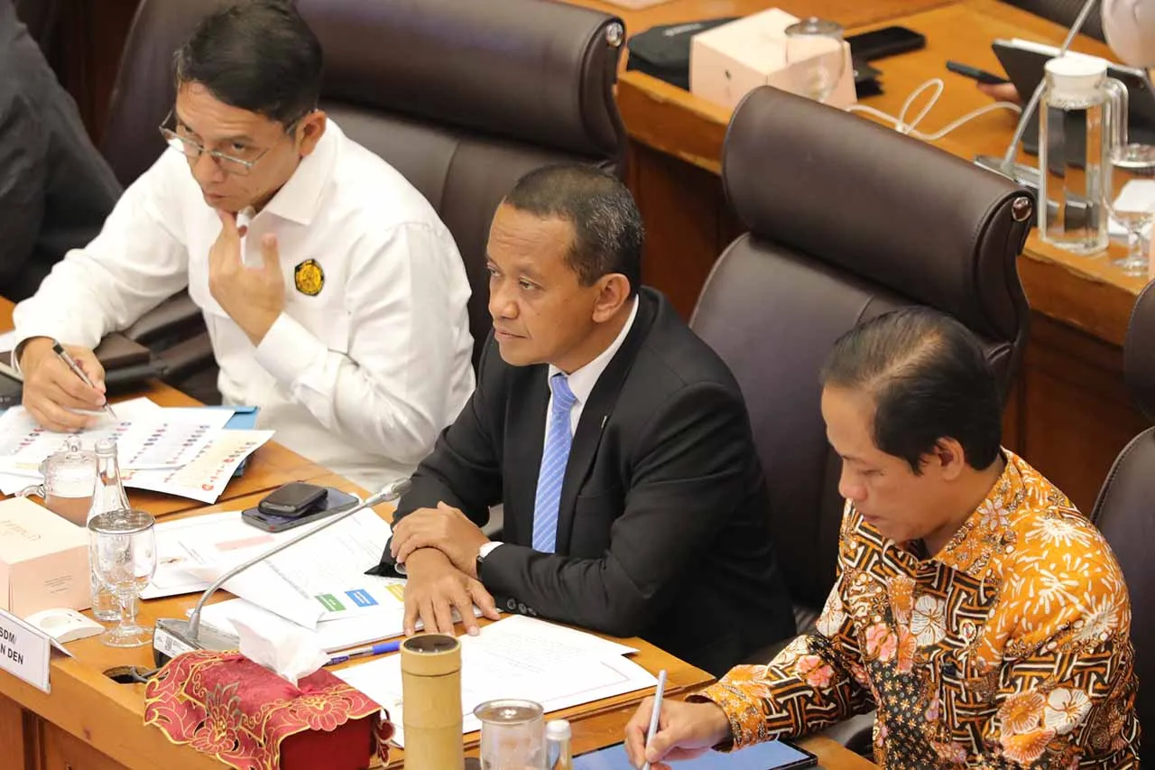 Rapat kerja Menteri...