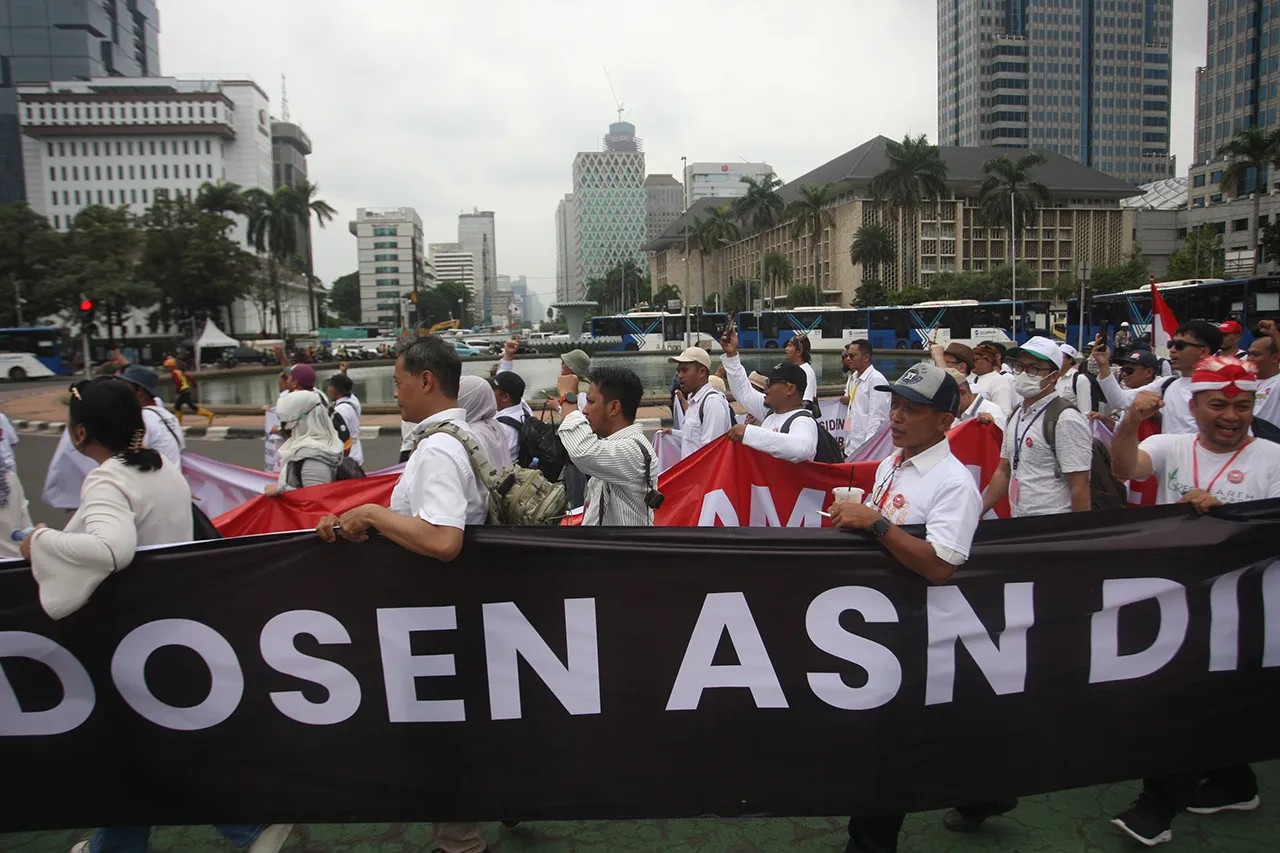 Ratusan Dosen ASN Demo...
