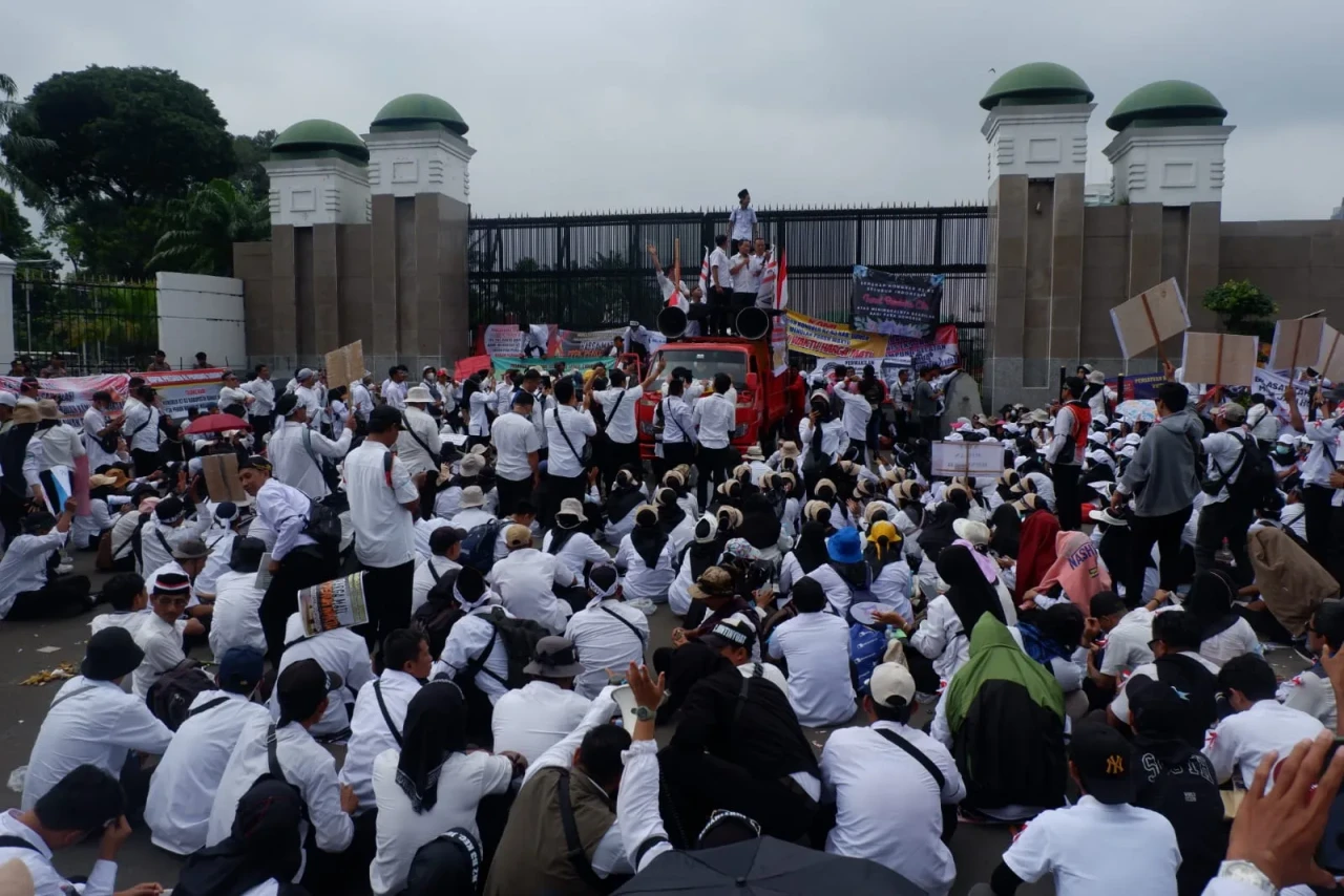 Aksi Ribuan Tenaga honorer...