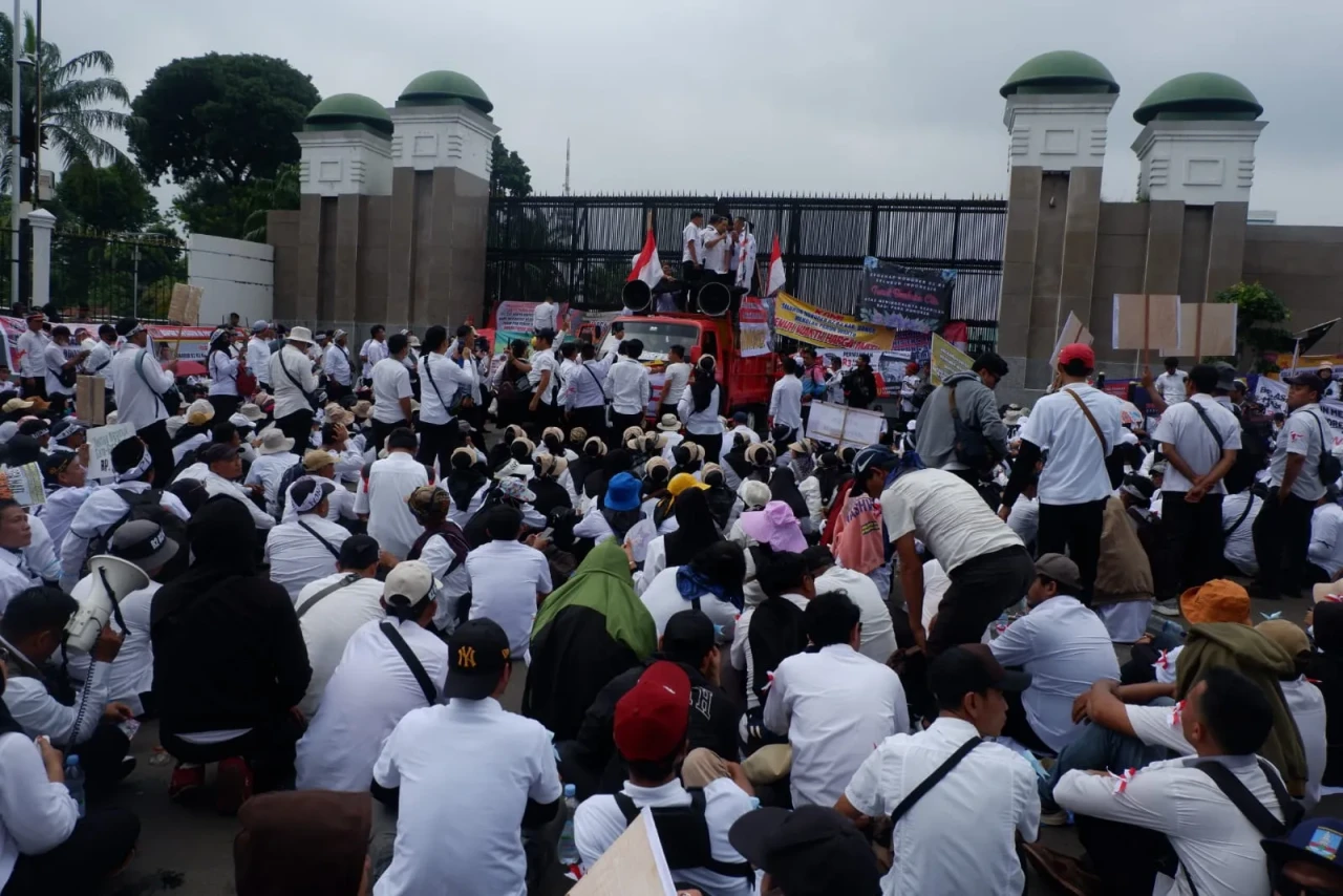 Aksi Ribuan Tenaga honorer...