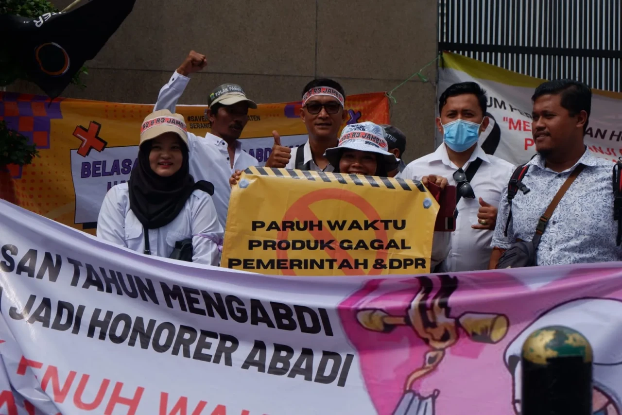 Aksi Ribuan Tenaga honorer...
