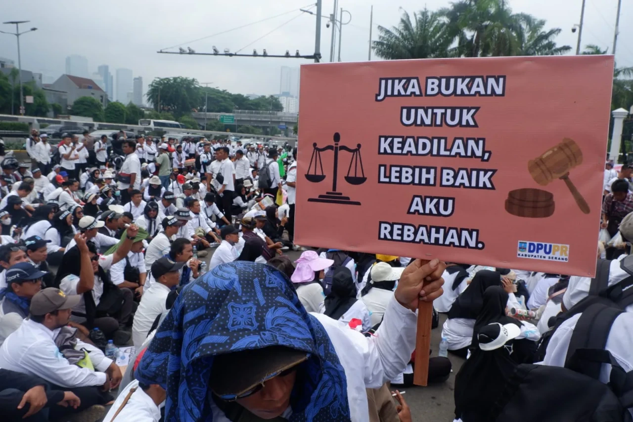 Aksi Ribuan Tenaga honorer...