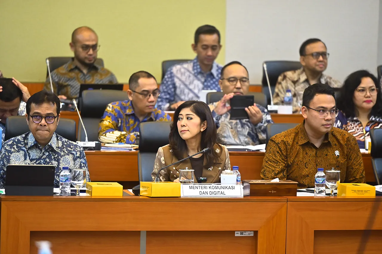 Menkomdigi Meutya Hafid...