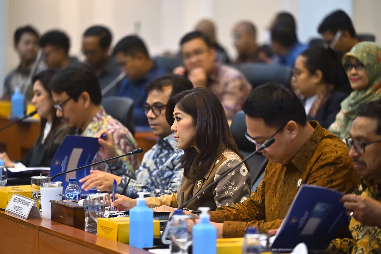 Menkomdigi Meutya Hafid...