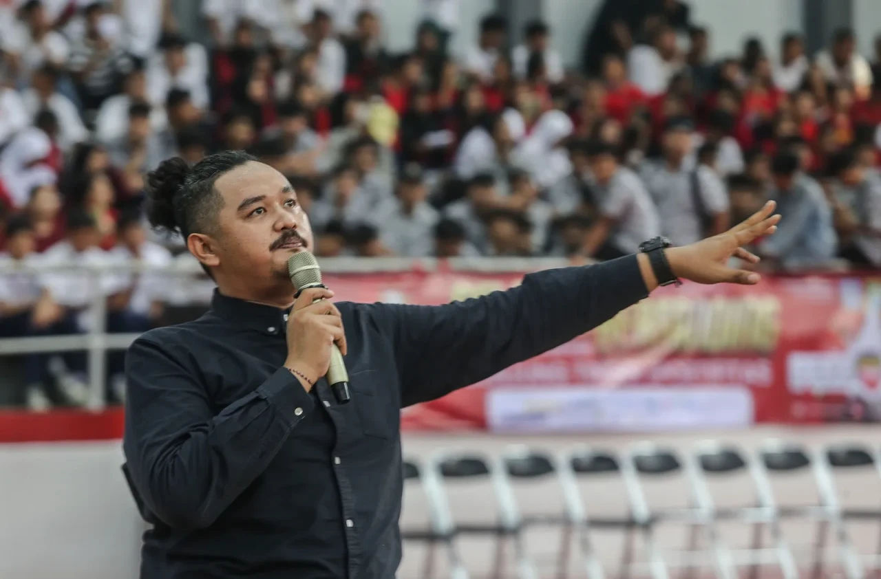 Rakyat Marahi Menteri...