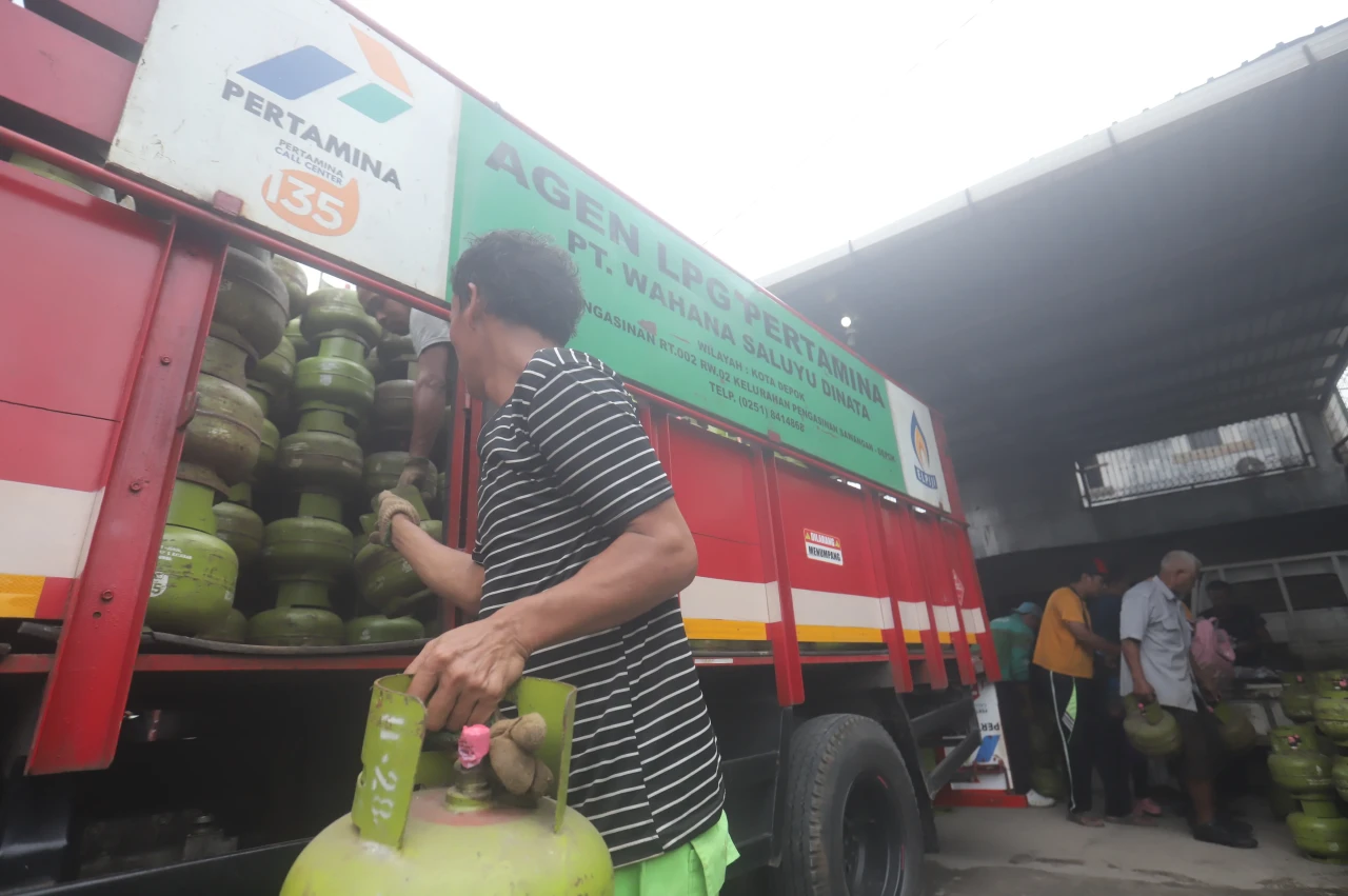 Antrean Pembelian Gas...