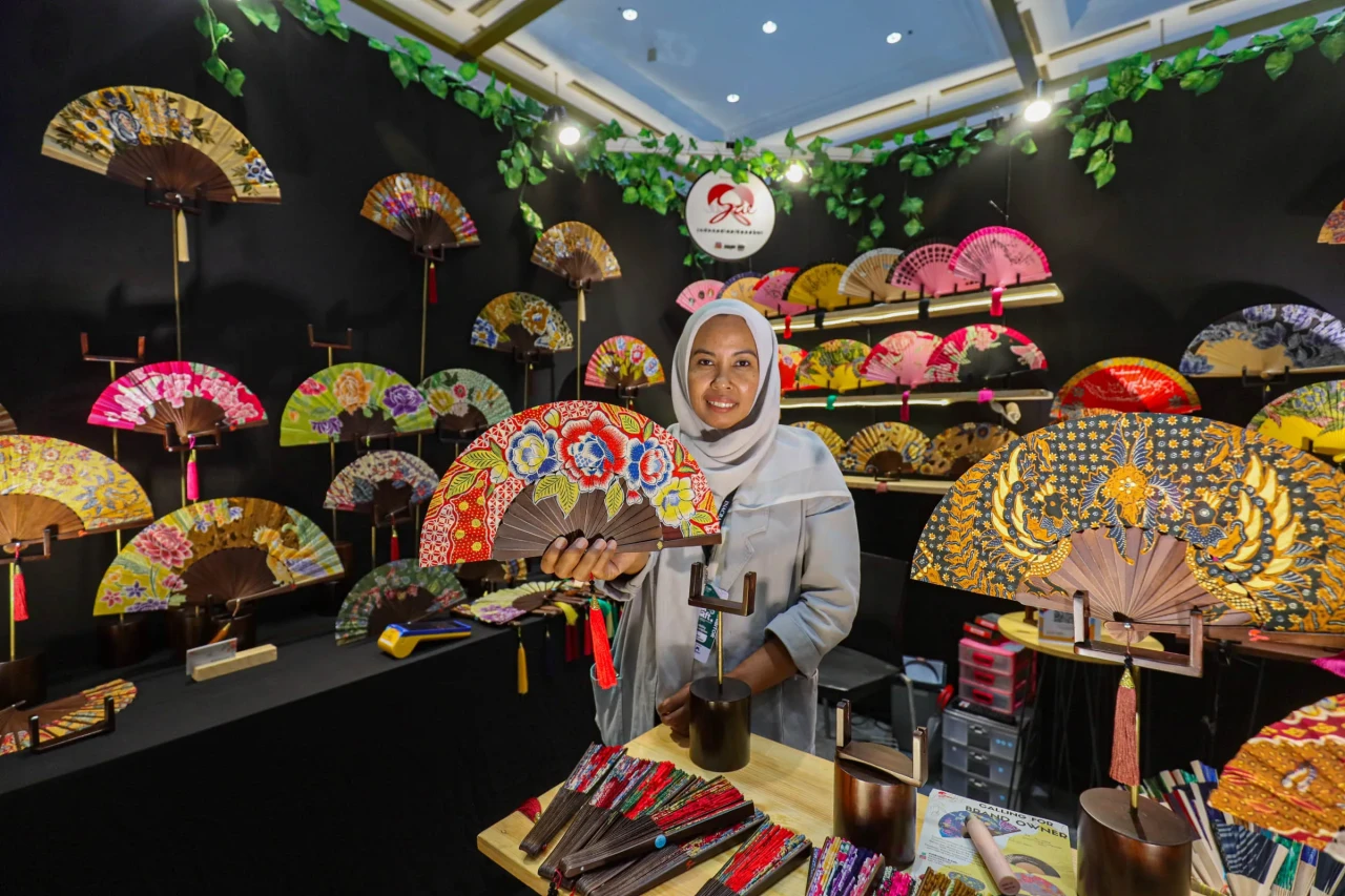 Melihat Pameran Kerajian...