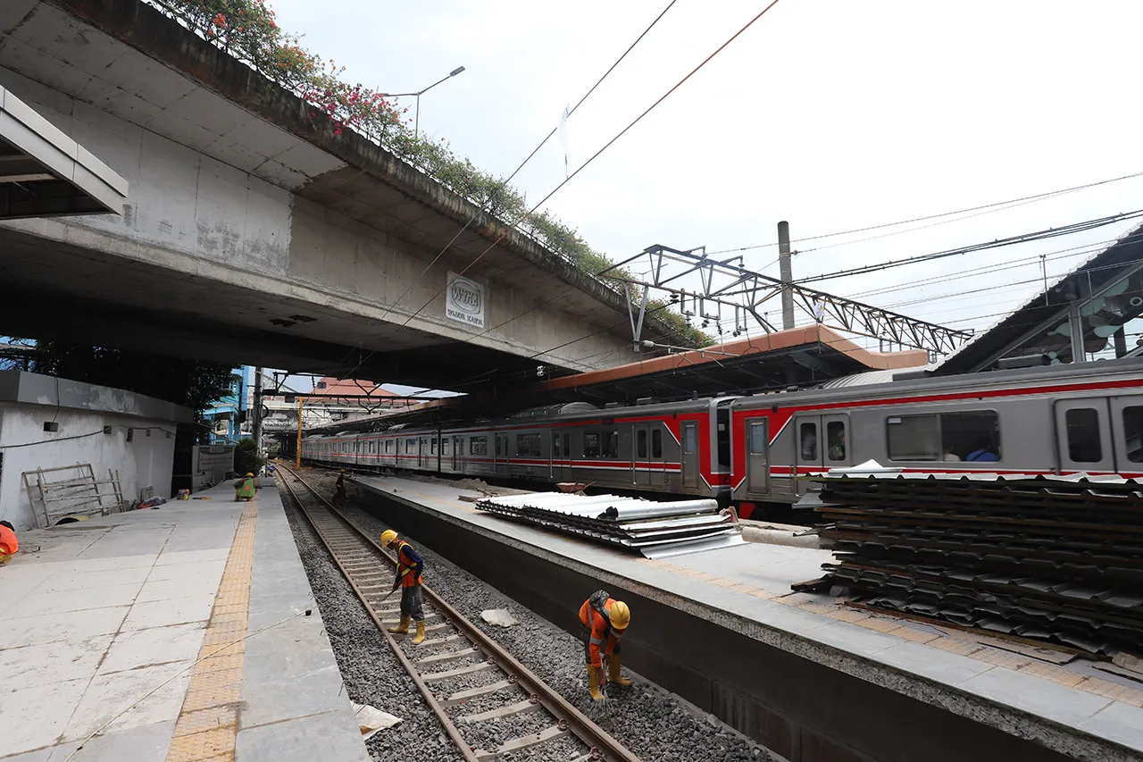 Proyek Stasiun Tanah...