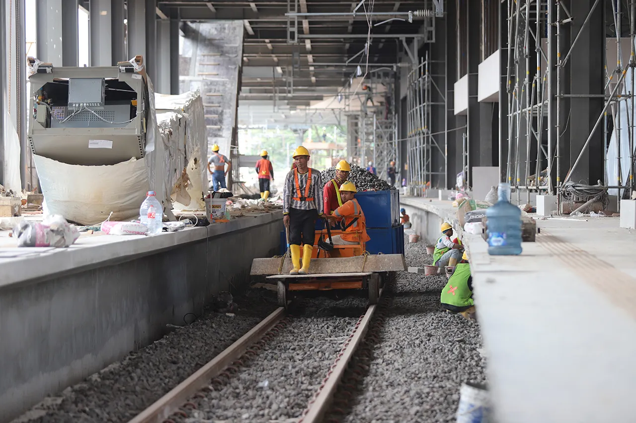 Proyek Stasiun Tanah...
